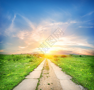 具体道路爬坡背景色彩田园风景风光树木天空蓝色太阳图片