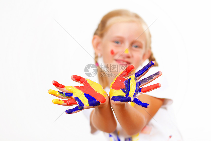 手上涂着油漆的幸福的孩子艺术家指纹童年喜悦艺术品创造力乐趣快乐幼儿园手指图片