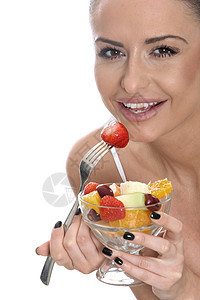 女青年食用新鲜水果沙拉鲜果沙拉白色头发女士相机甜点微笑图片