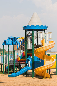 现代儿童游乐场梯子城堡栏杆娱乐玩具孩子城市校园阳光橡皮图片