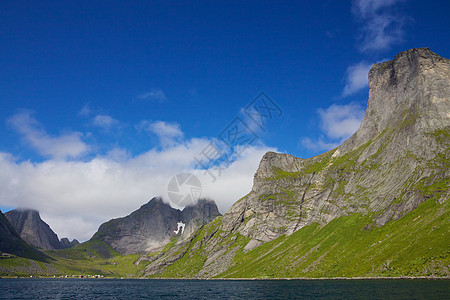 洛弗顿海岸晴天全景蓝色山峰海岸线风景山脉海洋悬崖图片