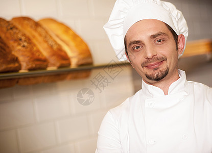 面包店老板穿着厨师服图片
