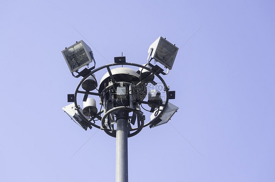 灯杆天空反光板力量路灯建造聚光灯金属体育场灯柱图片