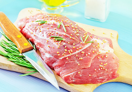 原肉调味品迷迭香厨房木板烧烤肌肉饮食腰部屠夫美食图片