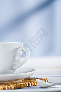白咖啡杯和勺子图片