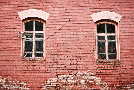 有窗户的旧墙建筑水平石头玻璃住宅框架红色房子图片