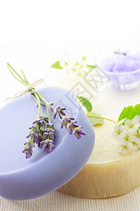 手制肥皂 配有白菜和白花图片