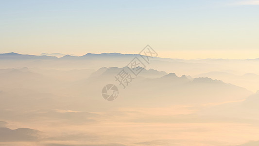 湿地海雾的景点日出橙子保护森林天气海浪阳光环境晴天野生动物蓝色图片