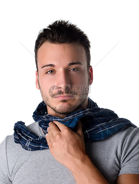 带着围巾的年轻人 因为喉咙痛而抱着脖子紧张流感发烧药品疼痛伤害医疗疾病白色男性图片