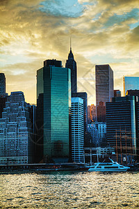 日落时纽约市摩天大楼旅行全景港口码头建筑办公室金融城市商业市中心图片