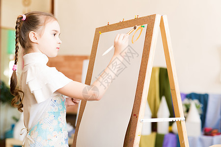 抽取课程爱好团体女孩孩子幼儿园女士艺术家童年育儿讲师图片