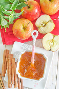 苹果果酱家庭果味养护勺子味道甜点玻璃烹饪叶子卡其色图片