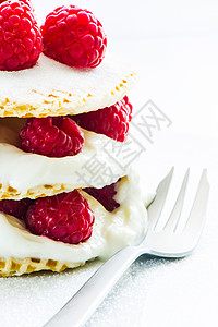 小草莓蛋糕营养生日餐巾糕点果味水果美食庆典餐厅面包背景图片