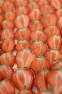 剪草草莓安排图片