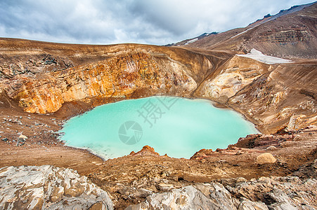 Oskjuvatn和Viti天空游泳火山口水池矿物质山脉远足火山风景陨石图片