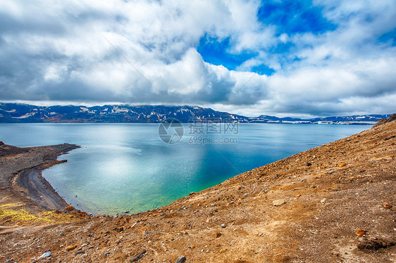 Oskjuvatn 奥斯丘瓦丁陨石火山地热蓝色山脉高地火山口风景天空图片