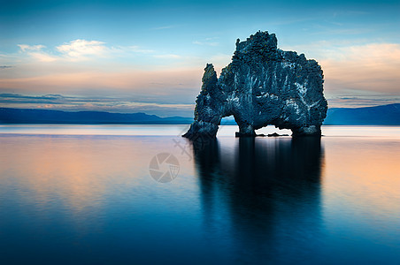 Hvitserkur 语系 Hvitserkur侵蚀半岛天空风景巨魔日落火山蓝色石头传说图片