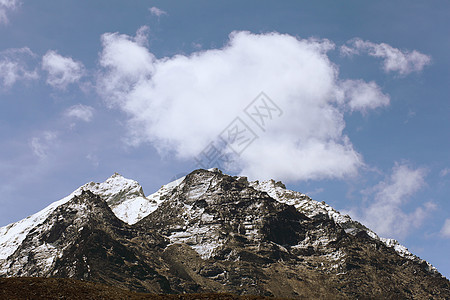 雪雪山岩石环境顶峰全景活动山峰冰川旅行风景天空图片