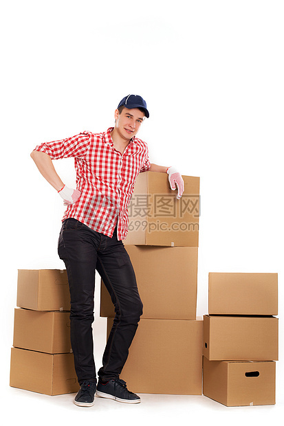 带棕色盒子的英俊年轻快递员职业纸盒运输劳动工作室送货导游磁带纸板船运图片
