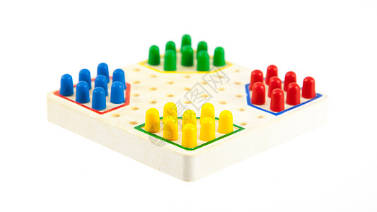 非常小的棋盘板 孤立在白色上黄色爱好红色选择性玩具游戏虚拟现实焦点木头跳棋图片