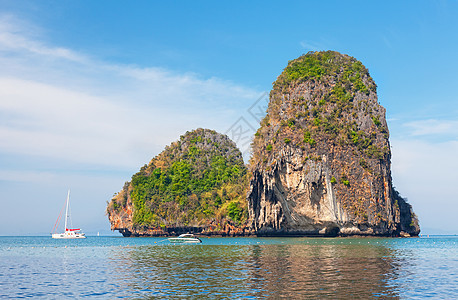 泰国安达曼海的美丽岩石晴天海洋天堂蓝色悬崖海岸太阳热带阳光假期图片