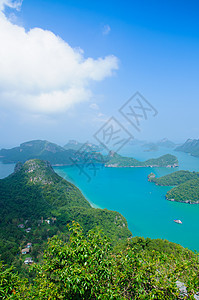 泰国南部美丽的岩石和海森林海岸天空假期旅行海洋团体闲暇游泳场景图片