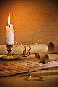 燃烧的蜡烛和防火乐笔图片