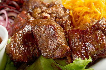 沙什利克shish kebab午餐牛肉盘子食物猪肉炙烤烧烤蔬菜沙拉香肠图片