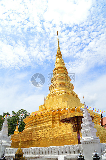 彩羽河的华府金塔宝塔兔年金子扫管历史佛塔天空宗教寺庙地标图片