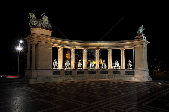 英雄广场观光历史雕像正方形游客建筑柱子旅行建筑学地标图片