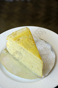 白盘子里的克里佩蛋糕蛋糕时间奶油咖啡香草菜单食物甜点黄油时光图片