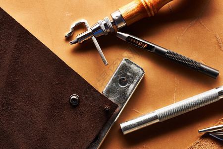 皮革工艺工具鞋匠皮匠手工隐藏手工艺商业制造业前锋剪刀桌子图片