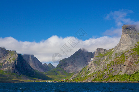景色挪威峡湾海岸线山峰蓝色海洋悬崖海岸风景全景山脉晴天图片