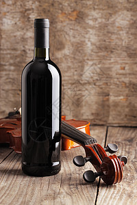 红酒瓶和小提琴乐器木头瓶子古典音乐图片