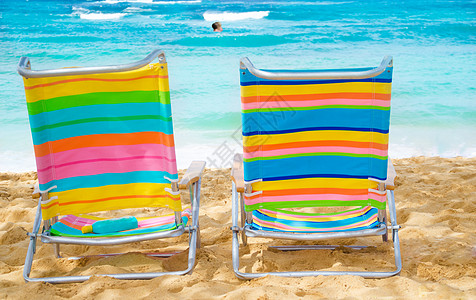 海边沙滩椅地点旅行假期热带海浪阳光座位旅游蓝色季节图片