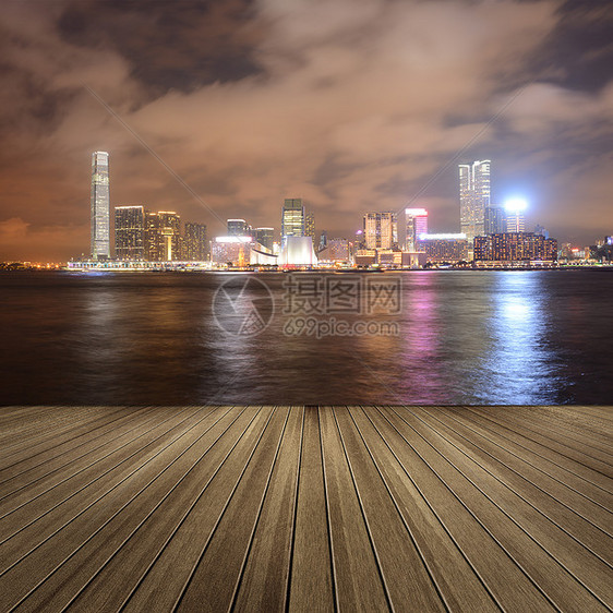 维多利亚港在夜间天际建筑学风景码头建筑旅游场景地标商业景观图片