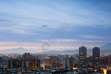 现代城市之夜大厦天空商业摩天大楼景观地标首都市中心建筑城市图片