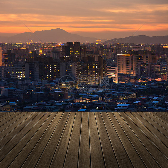 日落城市风景地标摩天大楼住宅戏剧性景观房子天际太阳建筑辉光图片