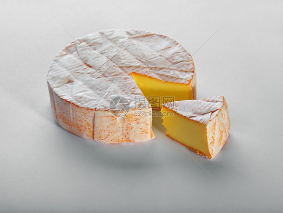 灰色背景白模白色的奶酪图片