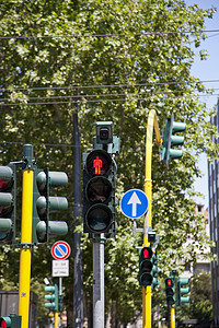 信号危险红色安全驾驶运输街道环境天空黄色警告图片