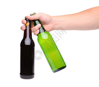 两瓶啤酒在白色背景上 手握着两瓶啤酒图片