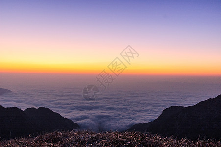 山旅行武功日出白色晴天山脉风景场景远足太阳图片