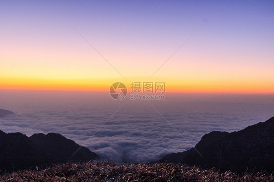 山旅行武功日出白色晴天山脉风景场景远足太阳图片