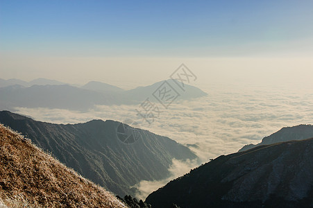 山晴天山脉白色日出风景武功太阳远足旅行场景图片