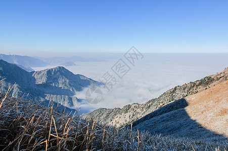 山晴天武功旅行场景日出太阳远足风景白色山脉图片