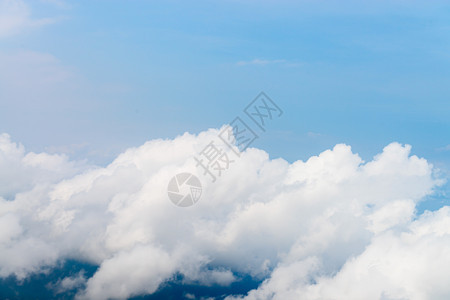 天空和云彩背景鸟瞰图航空精神假期天堂天际空气自由旅游蓝色图片
