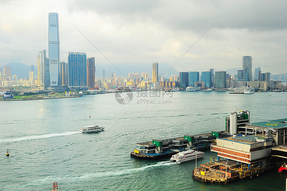 九龙岛全景海岸线天际摩天大楼运输旅行船运旅游港口城市金融图片