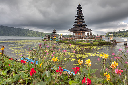 Ulun 达努寺庙蓝色地标历史吸引力旅行天空宗教风景精神山脉图片