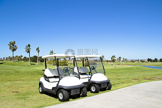 阿尔加夫葡萄牙高尔夫高尔夫课程绿色草地竞赛高尔夫球场地蓝色天空俱乐部游戏娱乐图片