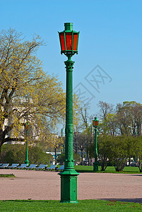旧街灯正方形城市景观胜地休息处公园树木绿色小径花园图片